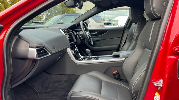 Used Jaguar XE 2023 for sale - 76265488: Photo 3