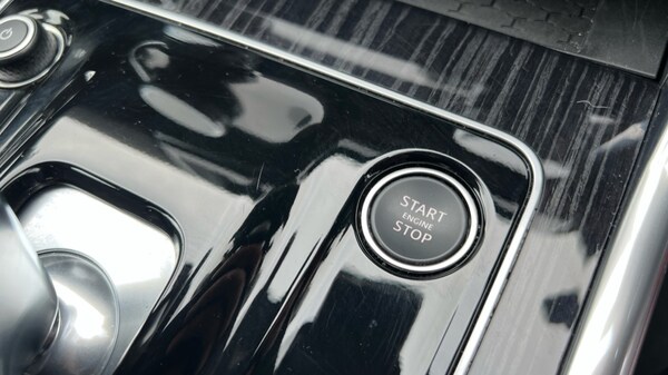 Used Jaguar XE 2023 for sale - 76265488: Photo 41