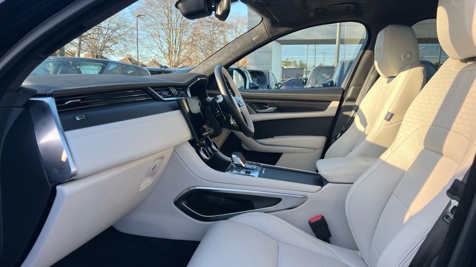 Used Jaguar F-Pace 2024 for sale - 76874668: Photo 3