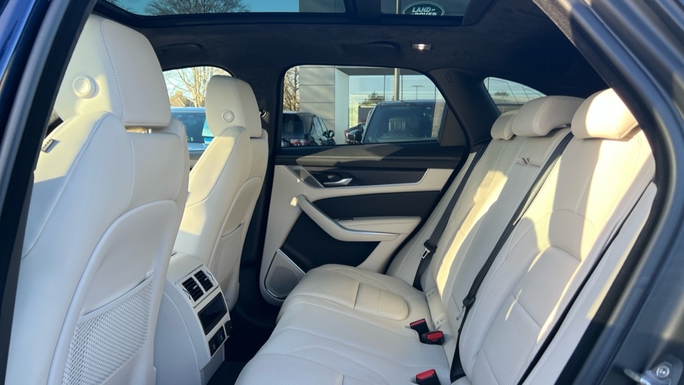 Used Jaguar F-Pace 2024 for sale - 76874668: Photo 4
