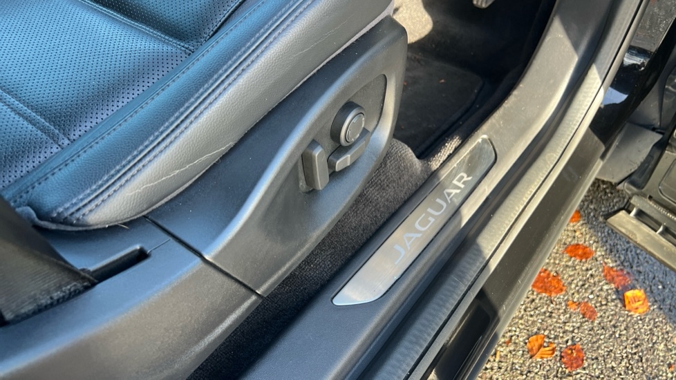 Used Jaguar E-Pace 2020 for sale - 76872354: Photo 21