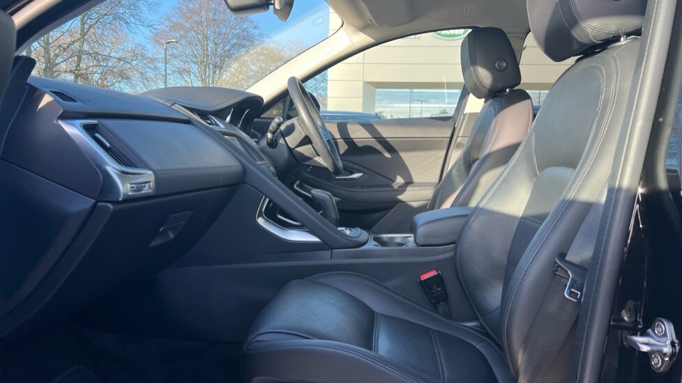 Used Jaguar E-Pace 2020 for sale - 76872354: Photo 3