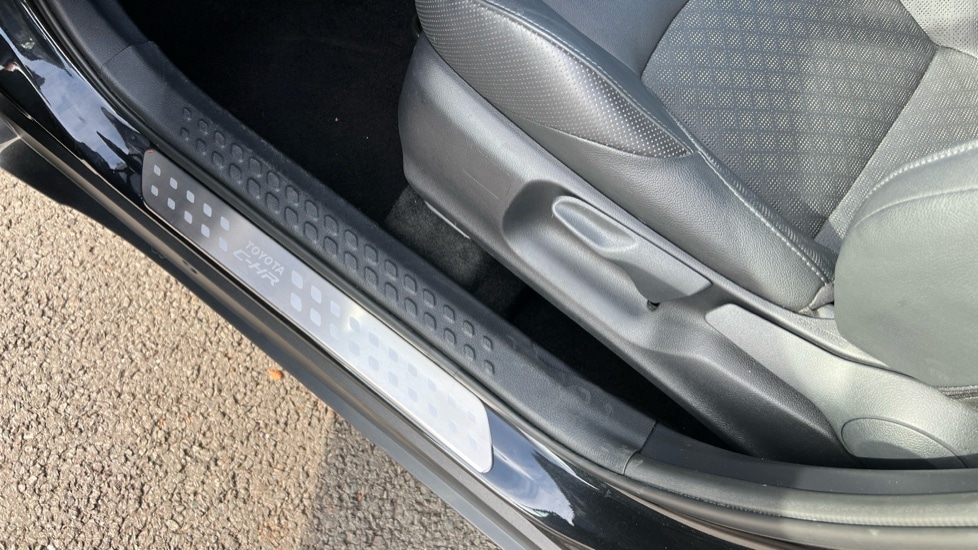 Used Toyota C-HR 2022 for sale - 76434875: Photo 36