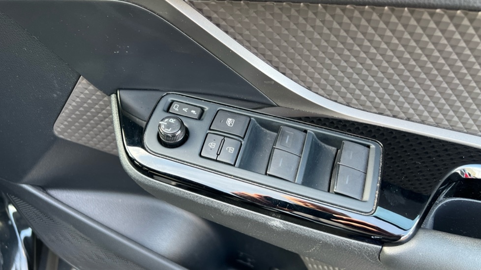 Used Toyota C-HR 2022 for sale - 76434875: Photo 56