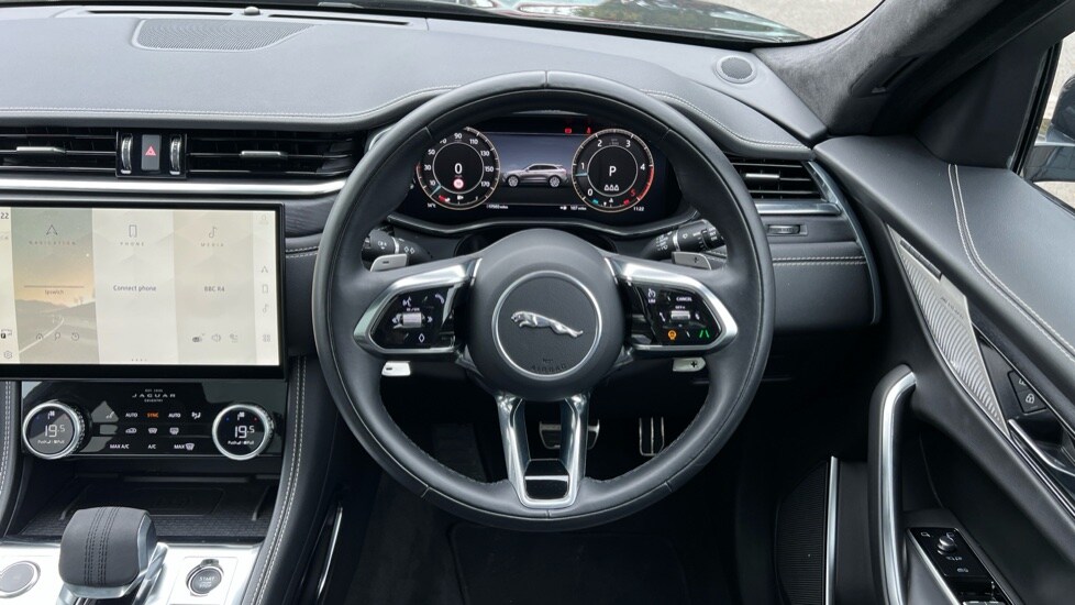 Used Jaguar F-Pace 2023 for sale - 76117043: Photo 15