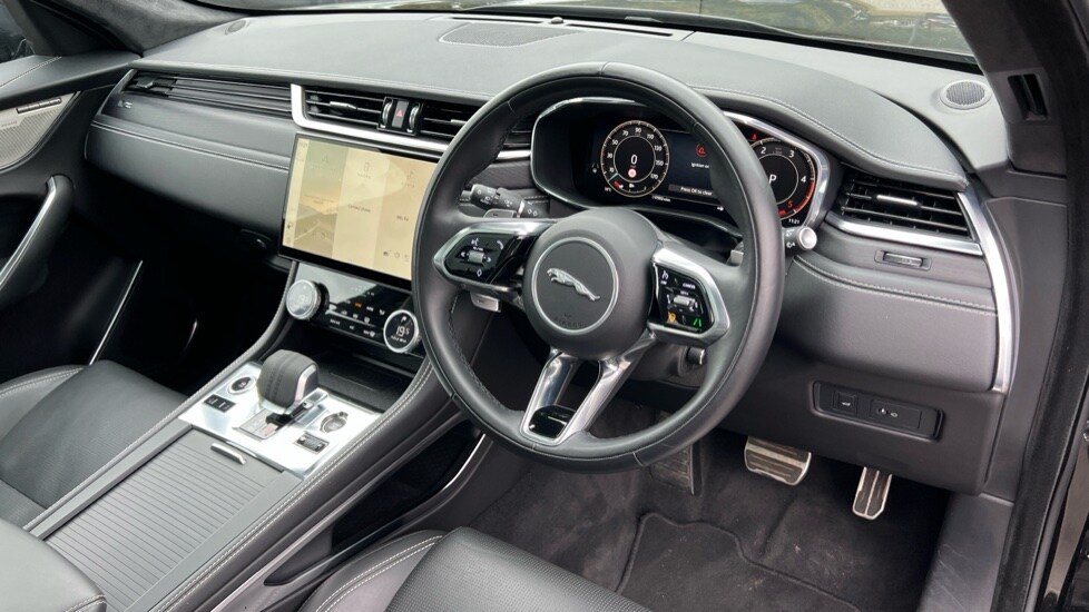 Used Jaguar F-Pace 2023 for sale - 76117043: Photo 32