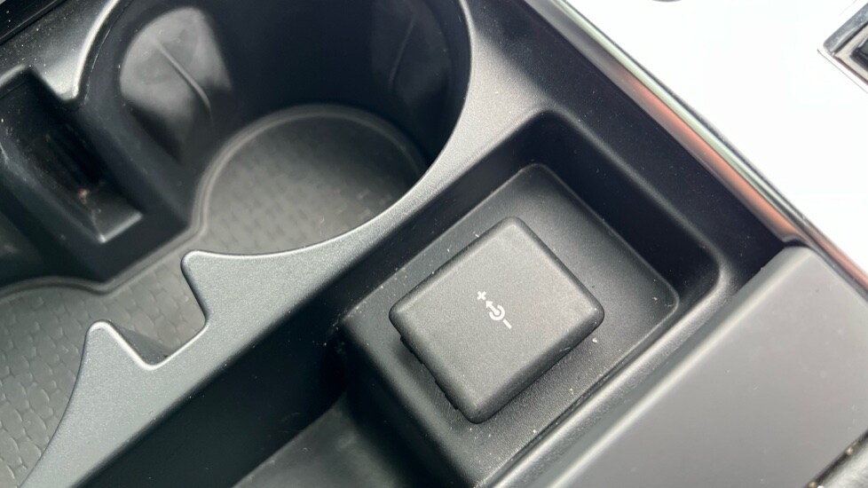 Used Jaguar F-Pace 2023 for sale - 76117043: Photo 42