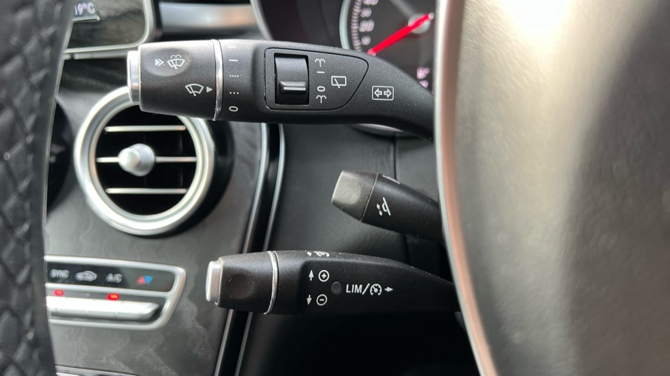 Used Mercedes-Benz GLC 2018 for sale - 76872854: Photo 25