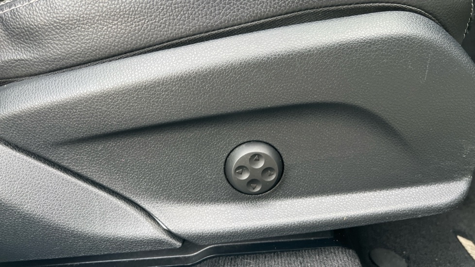 Used Mercedes-Benz GLC 2018 for sale - 76872854: Photo 45