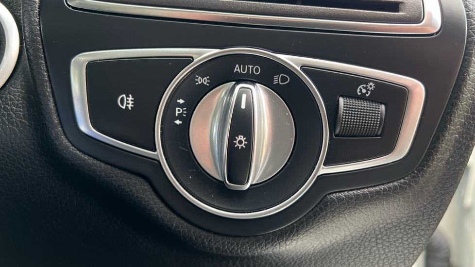 Used Mercedes-Benz GLC 2018 for sale - 76872854: Photo 52