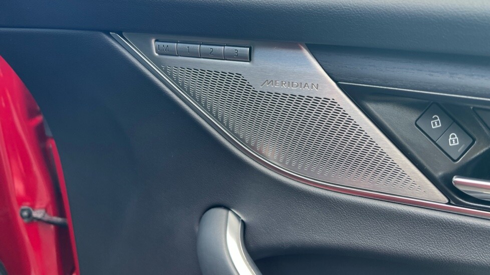 Used Jaguar F-Pace 2023 for sale - 76870306: Photo 24