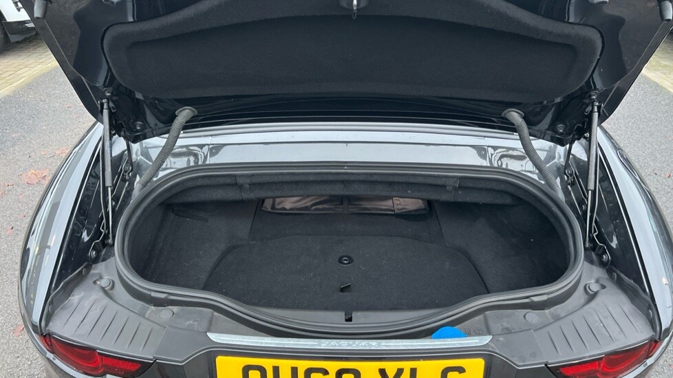 Used Jaguar F-Type 2018 for sale - 76927791: Photo 10