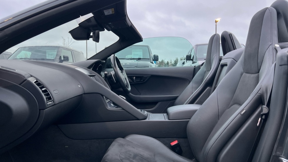 Used Jaguar F-Type 2018 for sale - 76927791: Photo 3