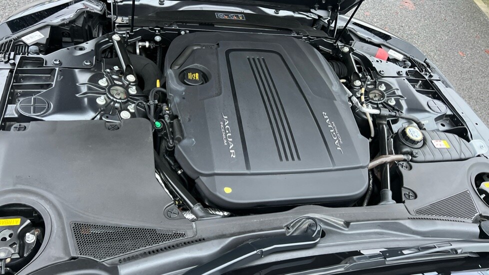 Used Jaguar F-Type 2018 for sale - 76927791: Photo 34