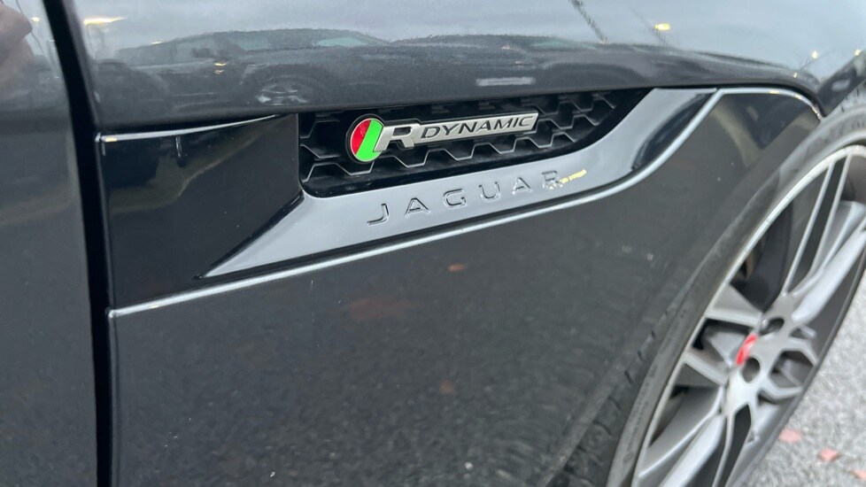 Used Jaguar F-Type 2018 for sale - 76927791: Photo 35