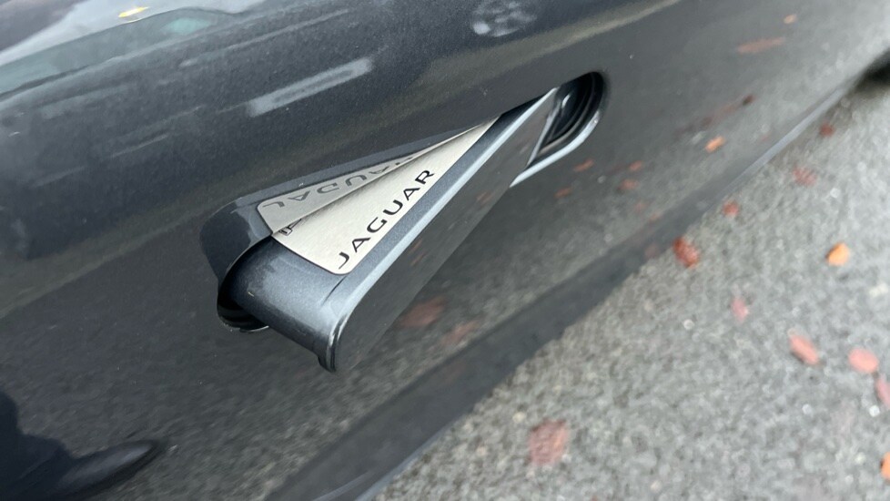 Used Jaguar F-Type 2018 for sale - 76927791: Photo 37