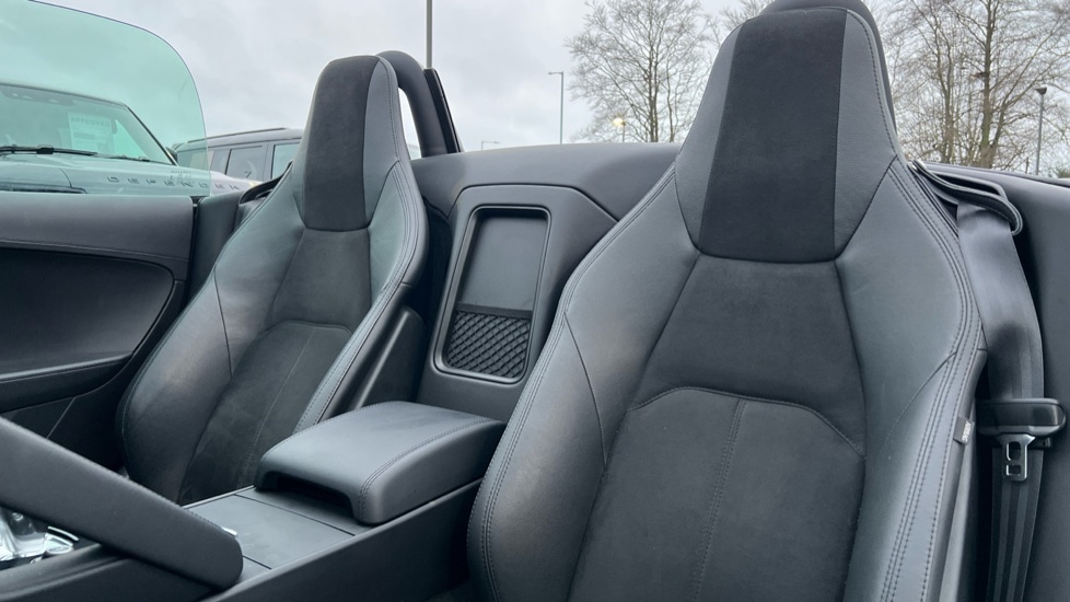 Used Jaguar F-Type 2018 for sale - 76927791: Photo 4