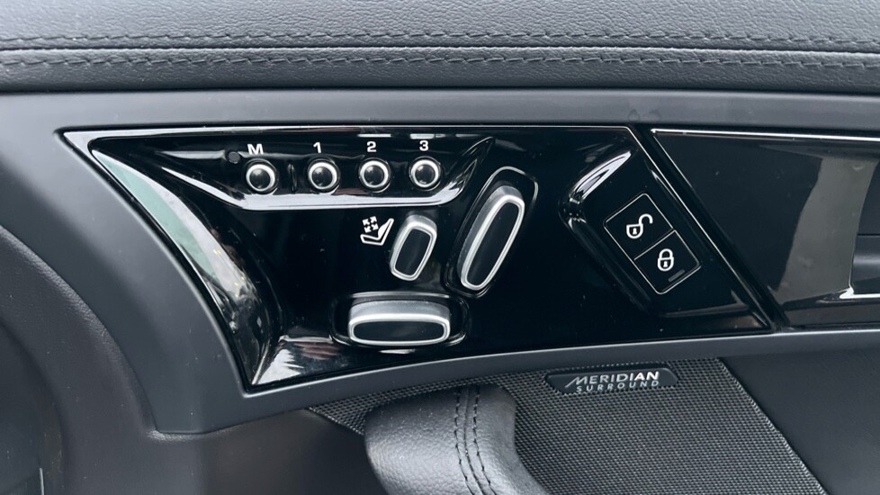 Used Jaguar F-Type 2018 for sale - 76927791: Photo 43