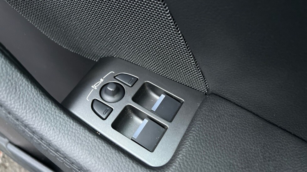 Used Jaguar F-Type 2018 for sale - 76927791: Photo 44