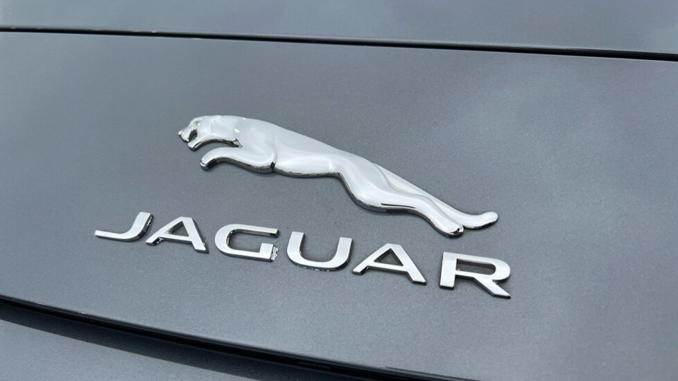 Used Jaguar F-Type 2018 for sale - 76927791: Photo 48