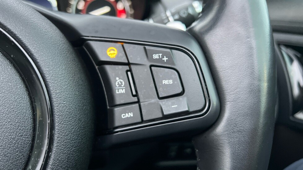 Used Jaguar F-Type 2018 for sale - 76927791: Photo 50