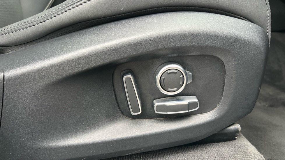 Used Jaguar F-Pace 2023 for sale - 76871455: Photo 37