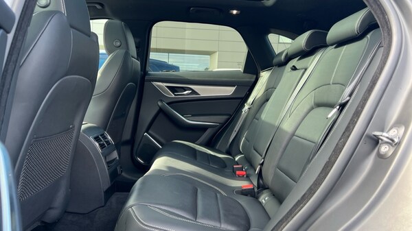 Used Jaguar F-Pace 2023 for sale - 75735239: Photo 4