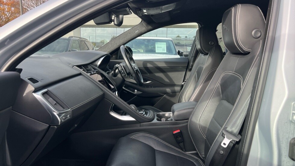 Used Jaguar E-Pace 2022 for sale - 76544511: Photo 3