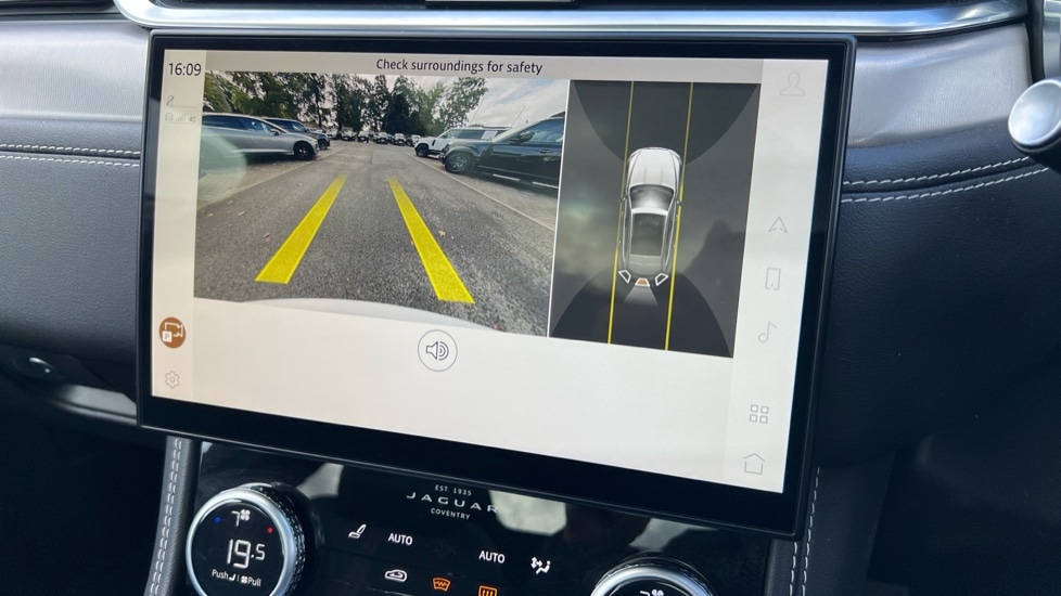 Used Jaguar F-Pace 2023 for sale - 76868667: Photo 12