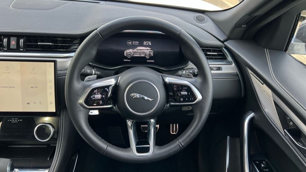 Used Jaguar F-Pace 2023 for sale - 76868667: Photo 15