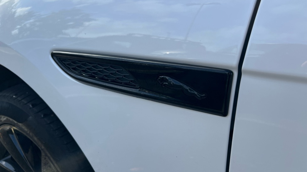 Used Jaguar F-Pace 2023 for sale - 76868667: Photo 20