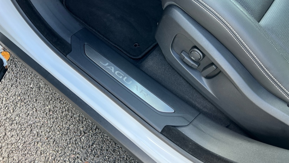 Used Jaguar F-Pace 2023 for sale - 76868667: Photo 24