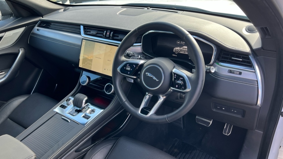 Used Jaguar F-Pace 2023 for sale - 76868667: Photo 32