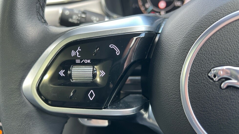 Used Jaguar F-Pace 2023 for sale - 76868667: Photo 63