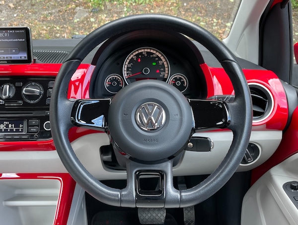 Used Volkswagen up! 2024 for sale - 75676918: Photo 28