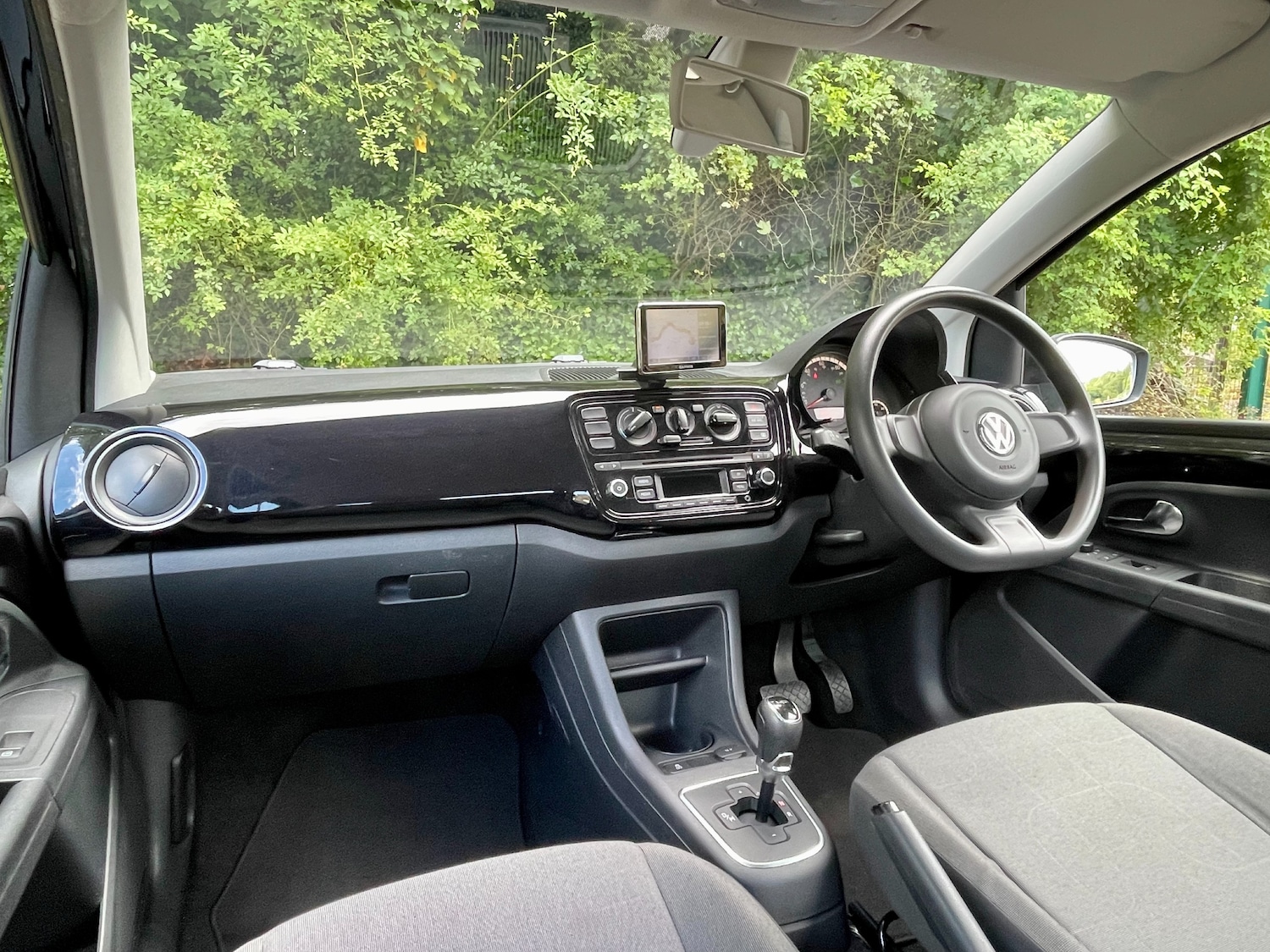 Used Volkswagen up! 2024 for sale - 76697883: Photo 19