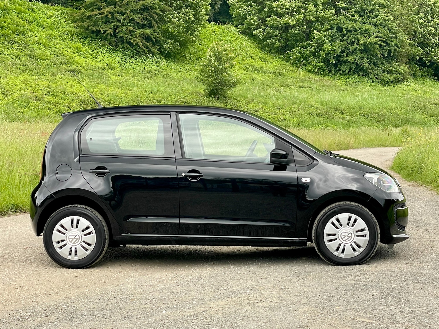 Used Volkswagen up! 2024 for sale - 76697883: Photo 2