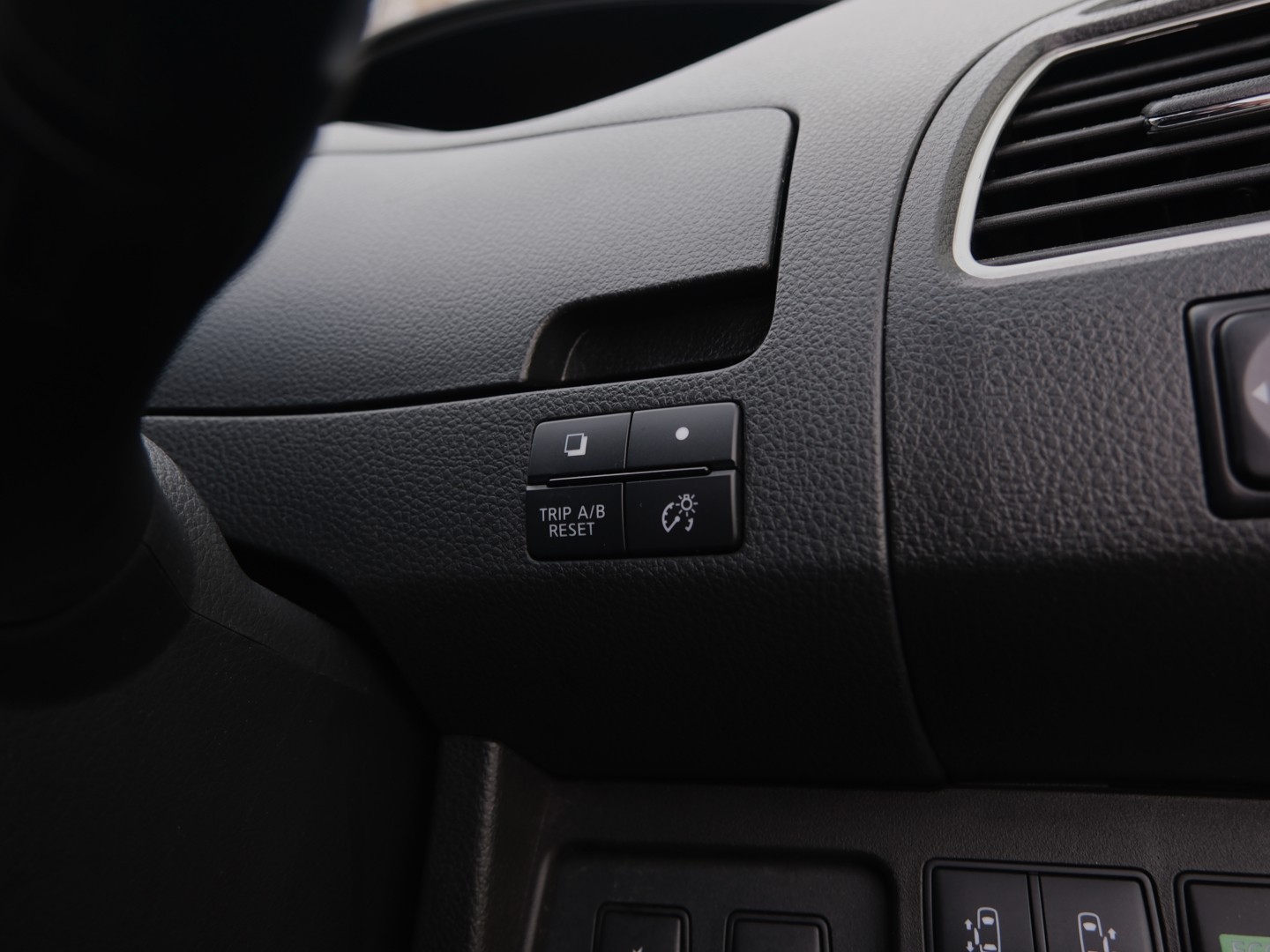 Used Nissan Serena 2025 for sale - 76883984: Photo 36