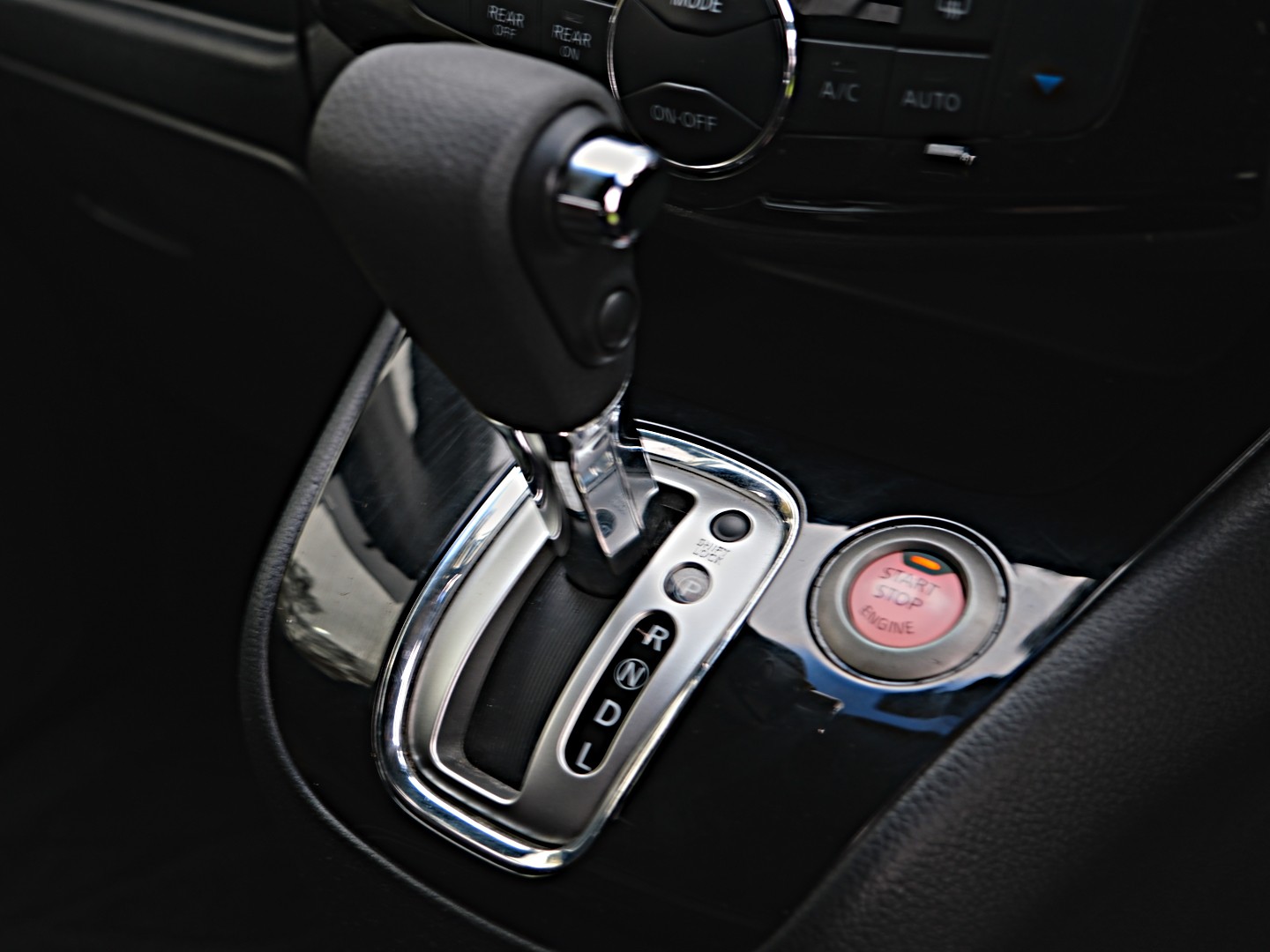 Used Nissan Serena 2025 for sale - 76883984: Photo 39