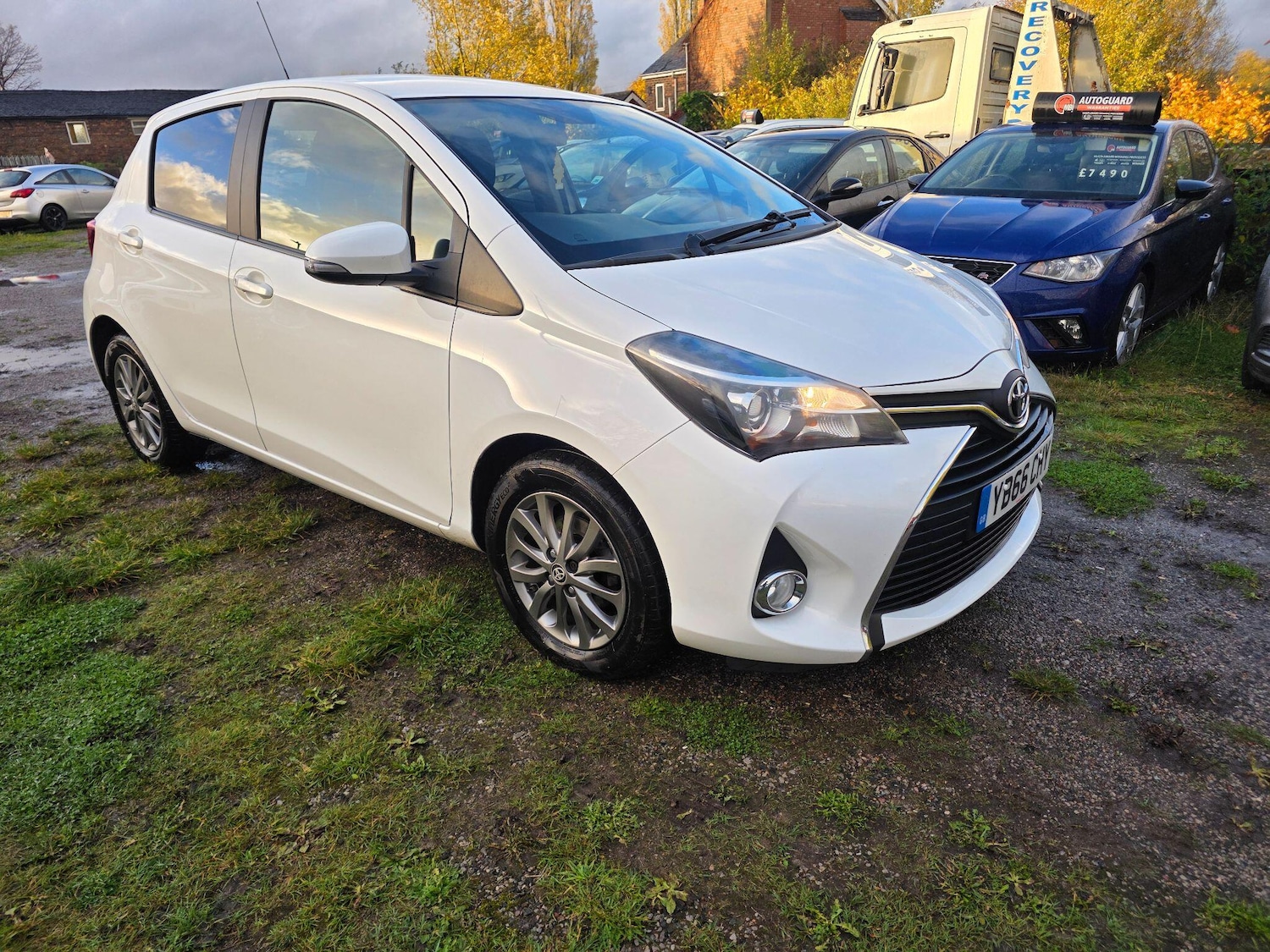Used Toyota Yaris 2016 for sale - 76432799: Photo 2