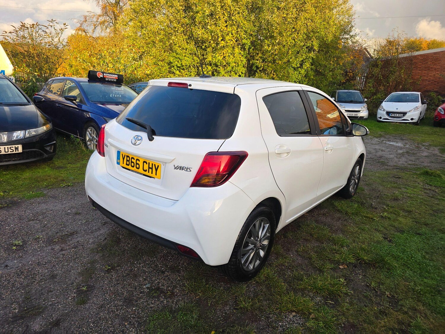 Used Toyota Yaris 2016 for sale - 76432799: Photo 6