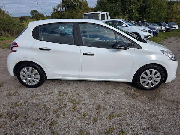 Used Peugeot 208 2014 for sale - 76121888: Photo 11