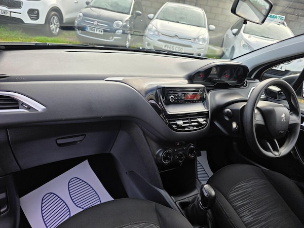 Used Peugeot 208 2014 for sale - 76121888: Photo 14