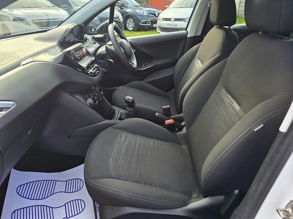 Used Peugeot 208 2014 for sale - 76121888: Photo 15