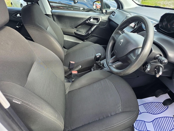 Used Peugeot 208 2014 for sale - 76121888: Photo 16