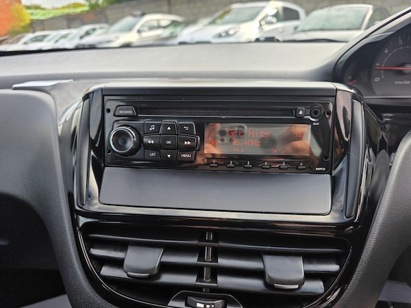 Used Peugeot 208 2014 for sale - 76121888: Photo 18