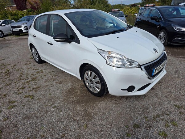 Used Peugeot 208 2014 for sale - 76121888: Photo 2