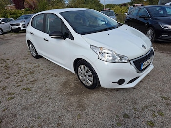 Used Peugeot 208 2014 for sale - 76121888: Photo 2