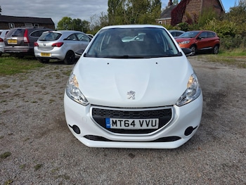 Used Peugeot 208 2014 for sale - 76121888: Photo 3
