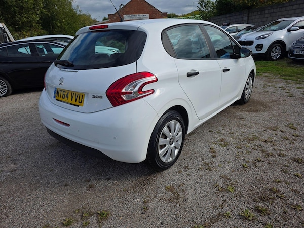 Used Peugeot 208 2014 for sale - 76121888: Photo 6